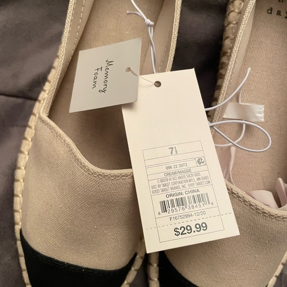 Women’s Maggie cream slip ons - Picture 6 of 6